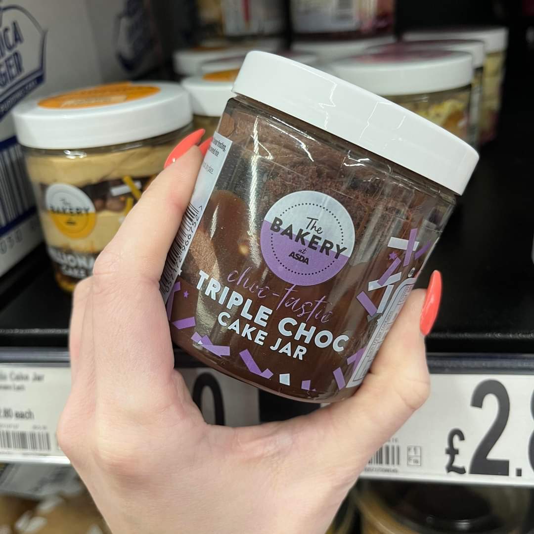 ExtremeSavers's tweet photo. Well these new #asda desserts look a bit of alright don't they? 😋 #cake #dessert #food https://t.co/QpYPafGzpe