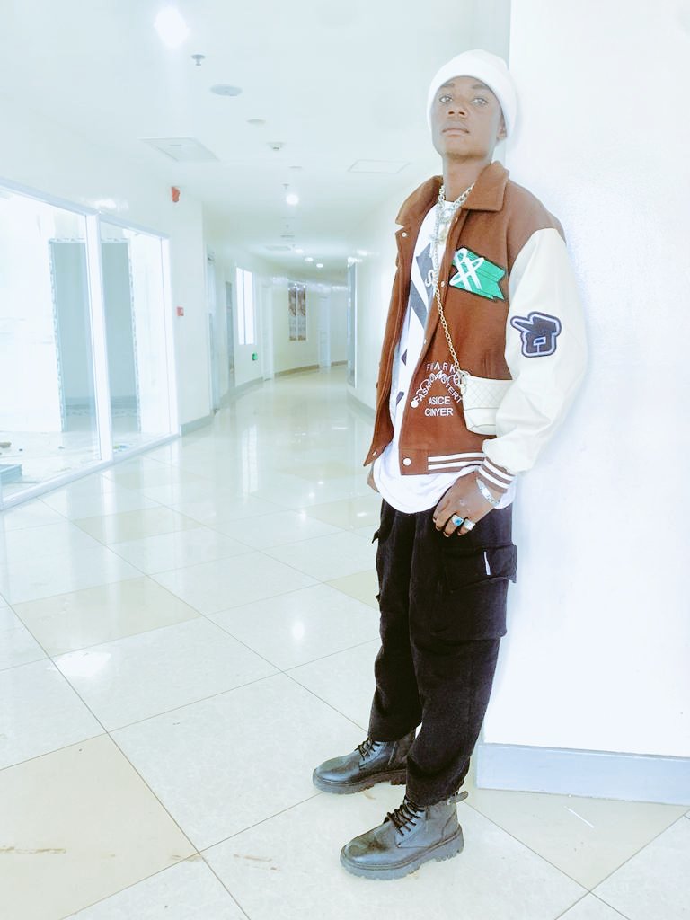 BoyNkechi's tweet photo. How do I look https://t.co/62UZQa1QFw