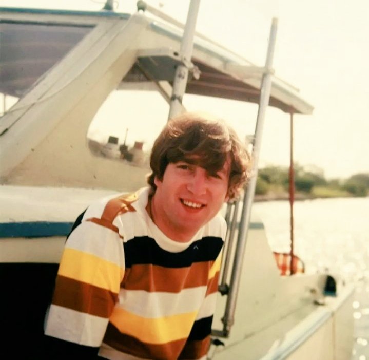 thenowherefans's tweet photo. John Lennon enjoying his days off in Miami, Florida, February of 1964. https://t.co/cMc6HhkeRS