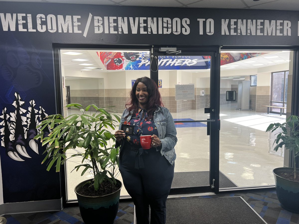 TreecaC's tweet image. Today @GirlsIncDallas on behalf of @R10_GEARUP  awarded @KennemerMS a check for $1000 to show love to our hard working teachers! #POWER2theGIRL #GEARUPworks⚙️