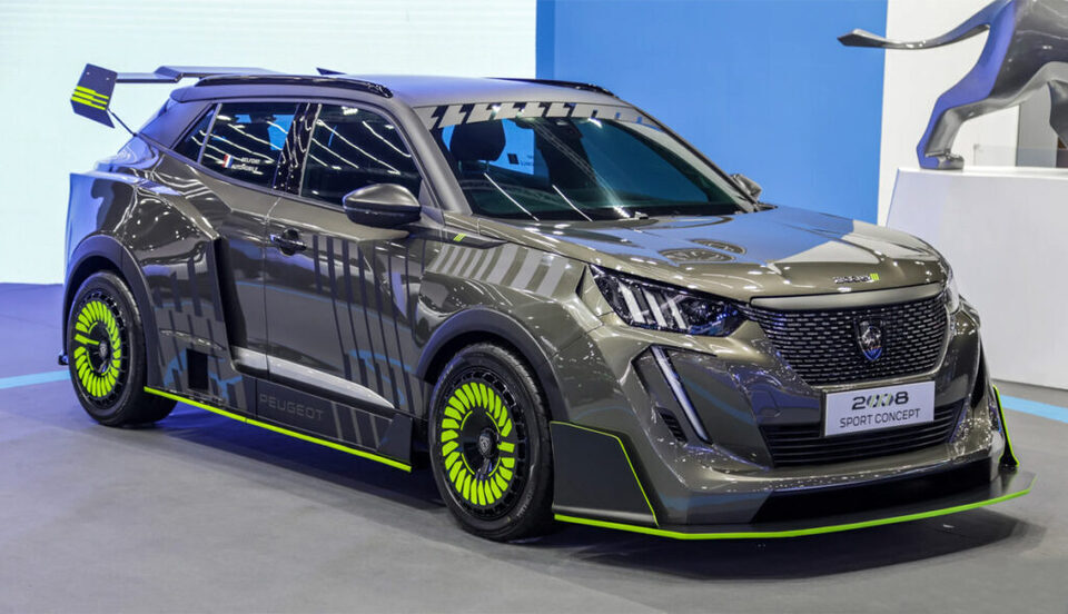 🚨 Du virtuel au réel !

⚙️ Voici le 2008 Sport Concept exposé actuellement au salon de Bangkok inspiré du travail du designer et ami Jpog  ( instagram.com/jpog.photograp… )

👎 L'histoire aurait pu être belle si ce dernier était au courant.. Peugeot lui a tout simplement volé l'idée..