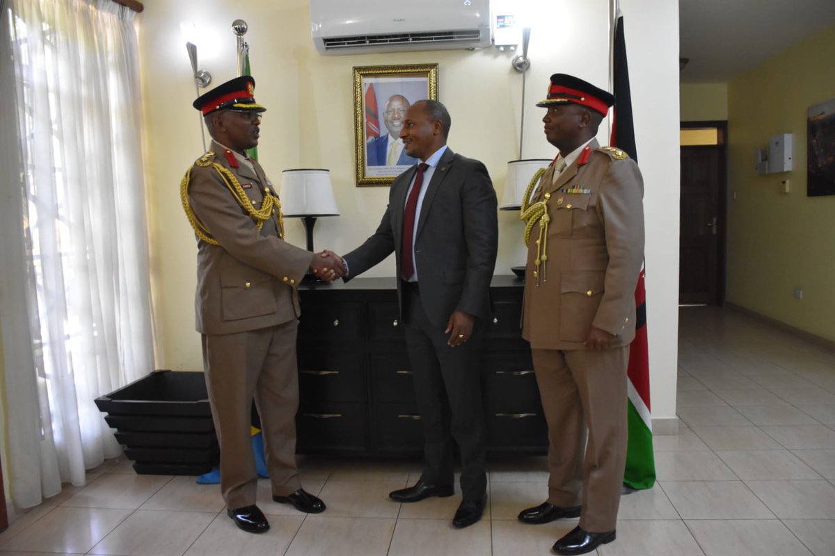 Kenyahc_tz's tweet photo. H.E. Amb. Isaac Njenga has today received the incoming Defense Advisor (DA) Col. Hassan Chala at the Kenya High Commission, Dar es salaam. Col. Hassan takes over from outgoing DA, Col. Salaash Kantai who has successfully completed his tour of duty. https://t.co/axzqVjKpYO