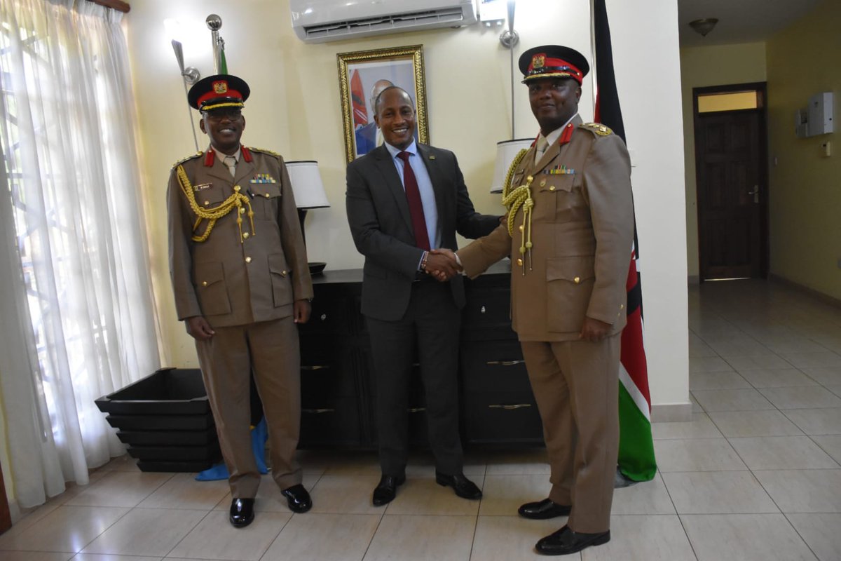 Kenyahc_tz's tweet photo. H.E. Amb. Isaac Njenga has today received the incoming Defense Advisor (DA) Col. Hassan Chala at the Kenya High Commission, Dar es salaam. Col. Hassan takes over from outgoing DA, Col. Salaash Kantai who has successfully completed his tour of duty. https://t.co/axzqVjKpYO