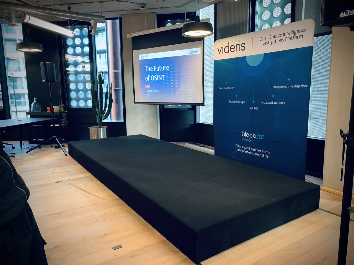 LovelightEnts's tweet image. Stage in London #corporatestaging #conference #eventstage #londonstaging