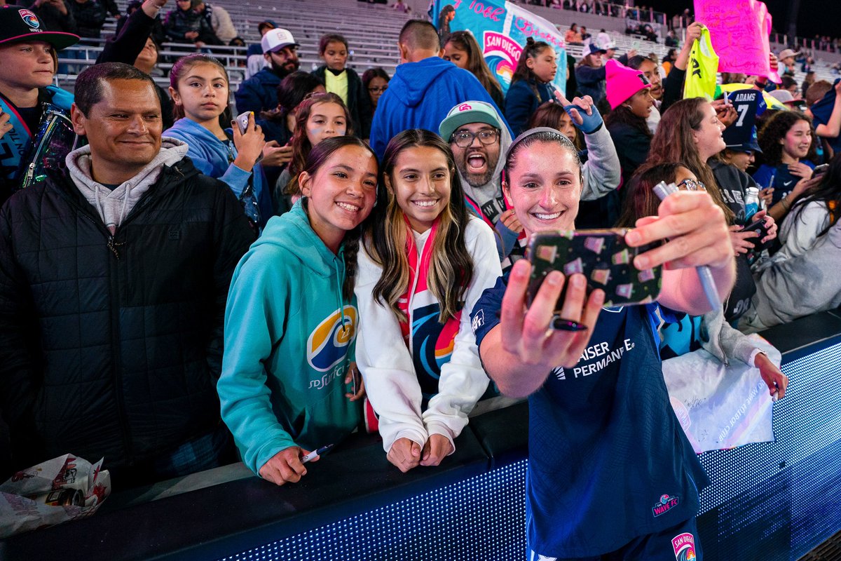 TheStrikerNews's tweet image. 🏟️ Between #MLS, #NWSL, and #USLC, a total of 𝟏𝟎𝟎,𝟒𝟗𝟖 people showed up to watch soccer in California this past weekend! 

🌊 That included a new opening day league record by @sandiegowavefc!