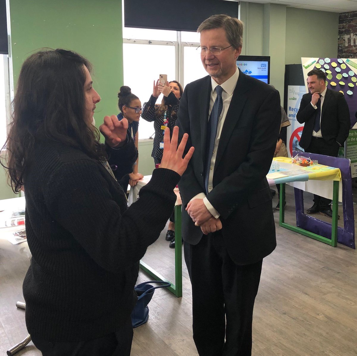 NHSBartsHealth's tweet image. Our interns and graduates from @WhitefieldTrust and @ProjectSEARCHEL do amazing work @WhippsCrossHosp. To mark the first-ever #NationalSupportedInternshipDay, we held a special event to celebrate and thank them. 

Read more 👉 orlo.uk/K1Au9