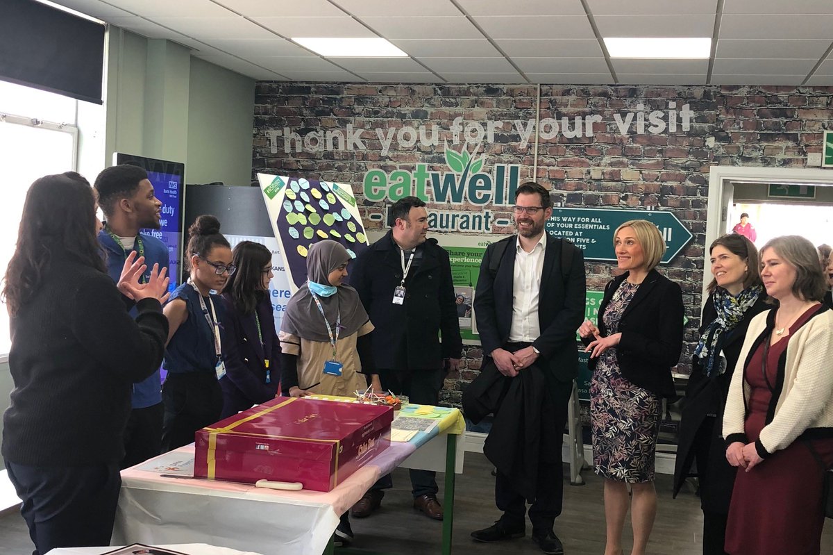 NHSBartsHealth's tweet image. Our interns and graduates from @WhitefieldTrust and @ProjectSEARCHEL do amazing work @WhippsCrossHosp. To mark the first-ever #NationalSupportedInternshipDay, we held a special event to celebrate and thank them. 

Read more 👉 orlo.uk/K1Au9