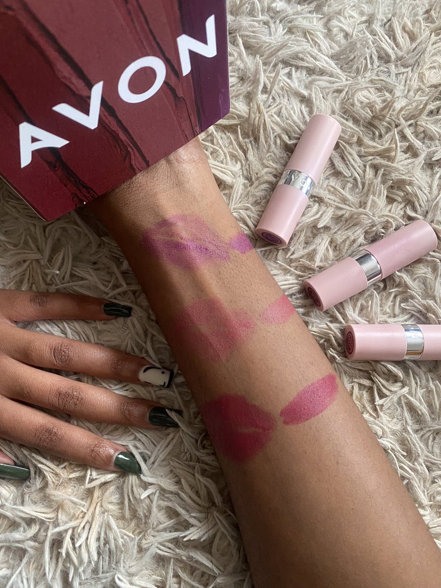 LadyFortunateSA's tweet photo. @avonworldwide hasn’t failed me here with this #hydramaticlipstick #beauty #girlstalk #avon https://t.co/NWpe66wfoP