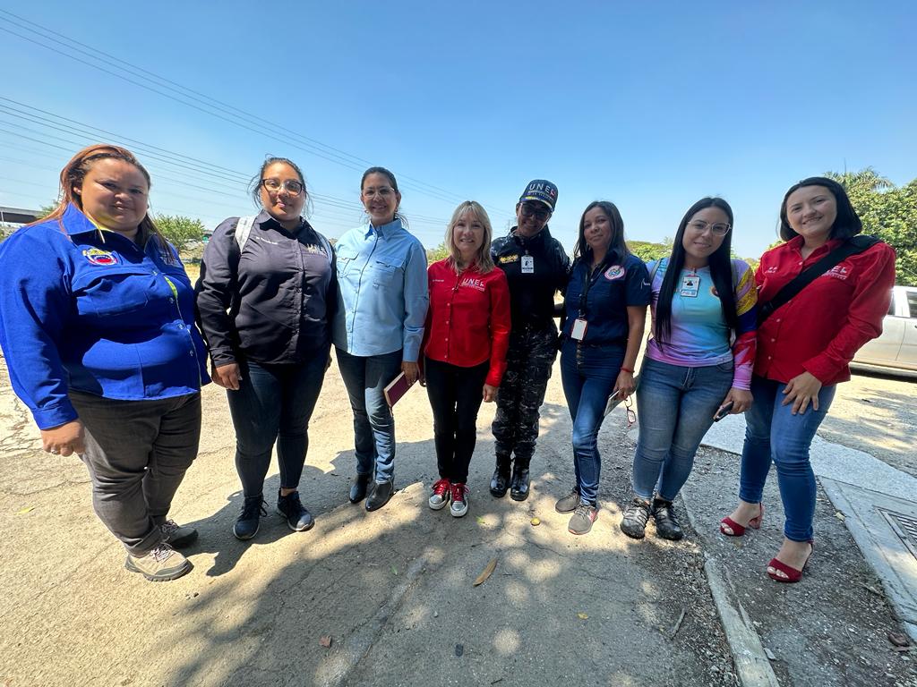 #LoDijo la Gob. <a href="/Soykarinacarpio/">Karina Carpio</a>:  Bendecido Inicio de Semana! Nos encontramos con las autoridades de la @unesoficial en un recorrido por el núcleo #Aragua para realizar acciones a favor de nuestros estudiantes en el marco de la Gran Misión Cuadrantes de Paz. 

#AraguaReverdece