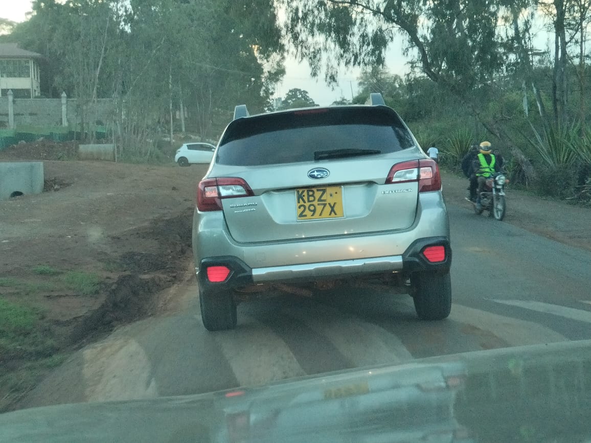 Urgent Update: 

The vehichle pictured KBZ 297X is following Rt Hon <a href="/RailaOdinga/">The Raila Odinga Amolo Foundation</a>'s convoy to Karen and its caring snipers from Kabete Police Station.