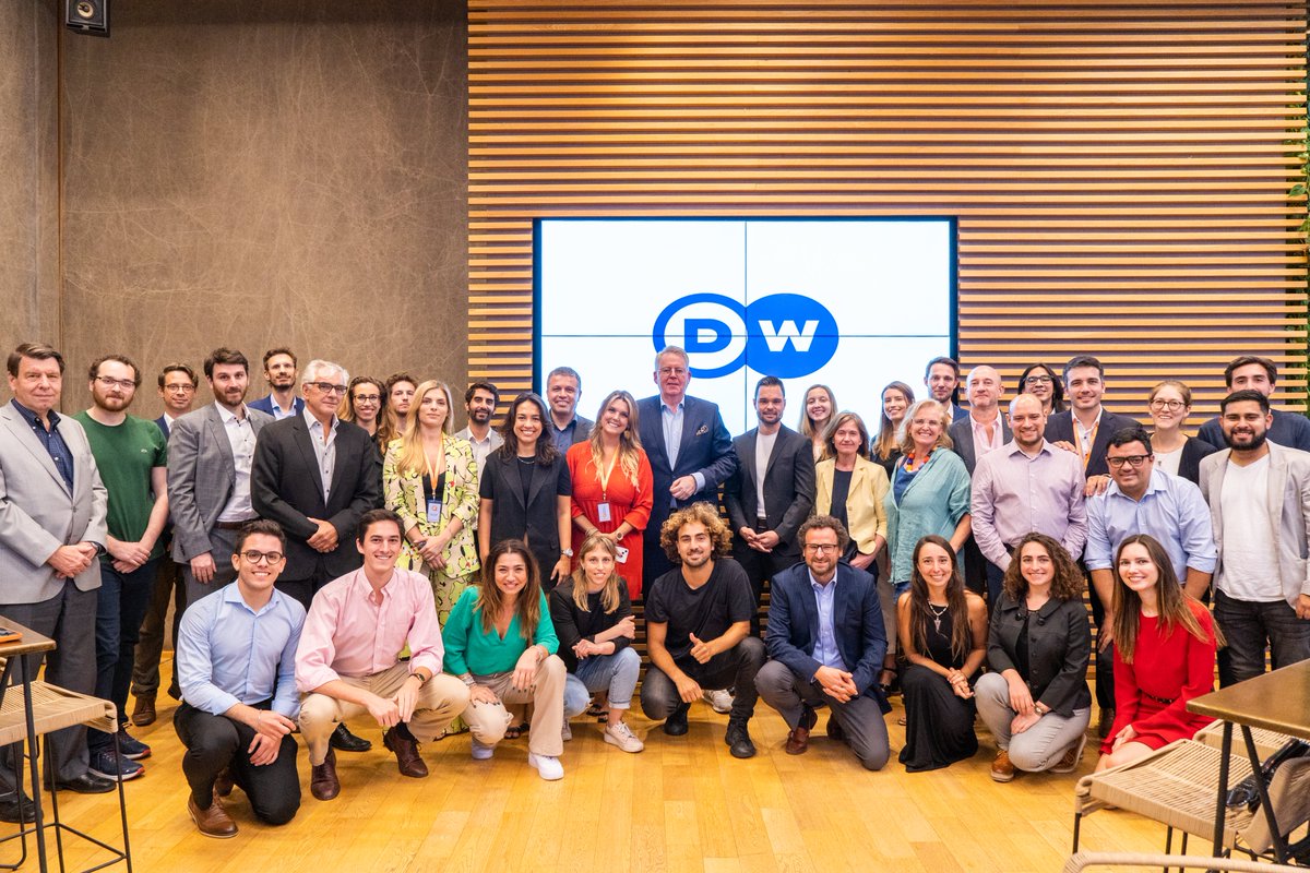 “Townhall” der #StiftungVerbundenheit in Buenos Aires mit Peter #Limbourg, dem Intendanten der Deutschen Welle in #BuenosAires.

stiftung-verbundenheit.de/de/blog/meldun…

<a href="/DeutscheWelle/">DW Deutsche Welle</a> 
<a href="/NetzwerkJunges/">#JungesNetzwerk</a>
<a href="/FAAG_Argentina/">FAAG Argentina</a>
<a href="/AlemaniaenArg/">Embajada de Alemania</a> 
<a href="/ATdeBuenosAires/">Argentinisches Tageblatt</a> 

#DeutscheWelle #JungesNetzwerk