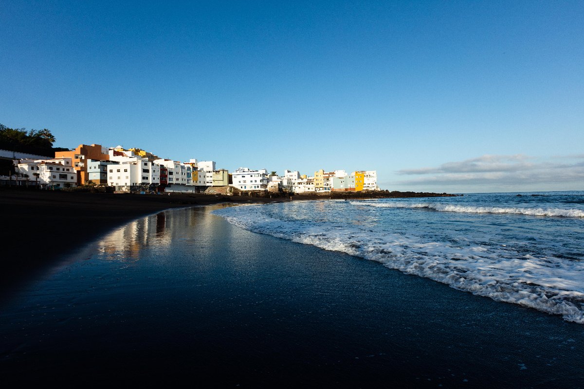 VisitPtoCruz's tweet photo. 🌊El mar y el reflejo de una ciudad auténtica. Ven y conócenos

#VisitPuertodelaCruz 💚 https://t.co/2E5lcQkOLt