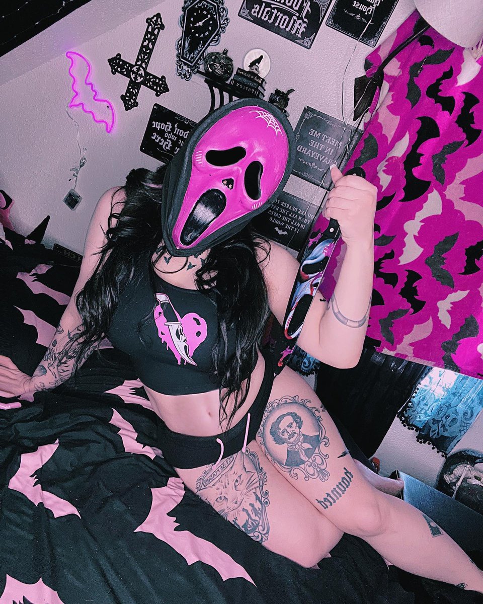toofastclothing's tweet photo. What’s the matter, You look like you’ve seen a ghost 🔪👻

#TooFastClothing #GothCropTop #SpringGoth https://t.co/s7WJHo89JP