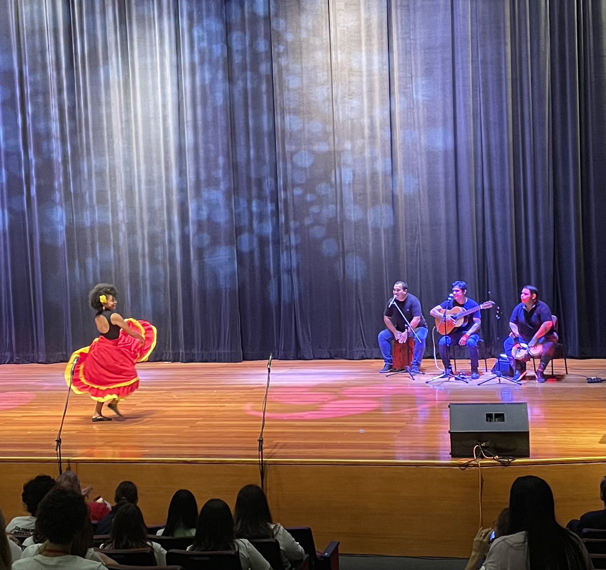 rmdelbus's tweet photo. SAAC FINE ARTS FESTIVAL 2023 in Lima, Perú 🇵🇪
March 23rd to 25th 
3 fantastic days of ART, collaboration and good energy ♥️
168 students from 7 schools in 6 countries in South America
🎼🎭🎨🎬♥️
@FDRarts @FDRHighSchool  @ColegioFDR
#saacfinearts2023   #FDRrocks https://t.co/sxLjejNiEI