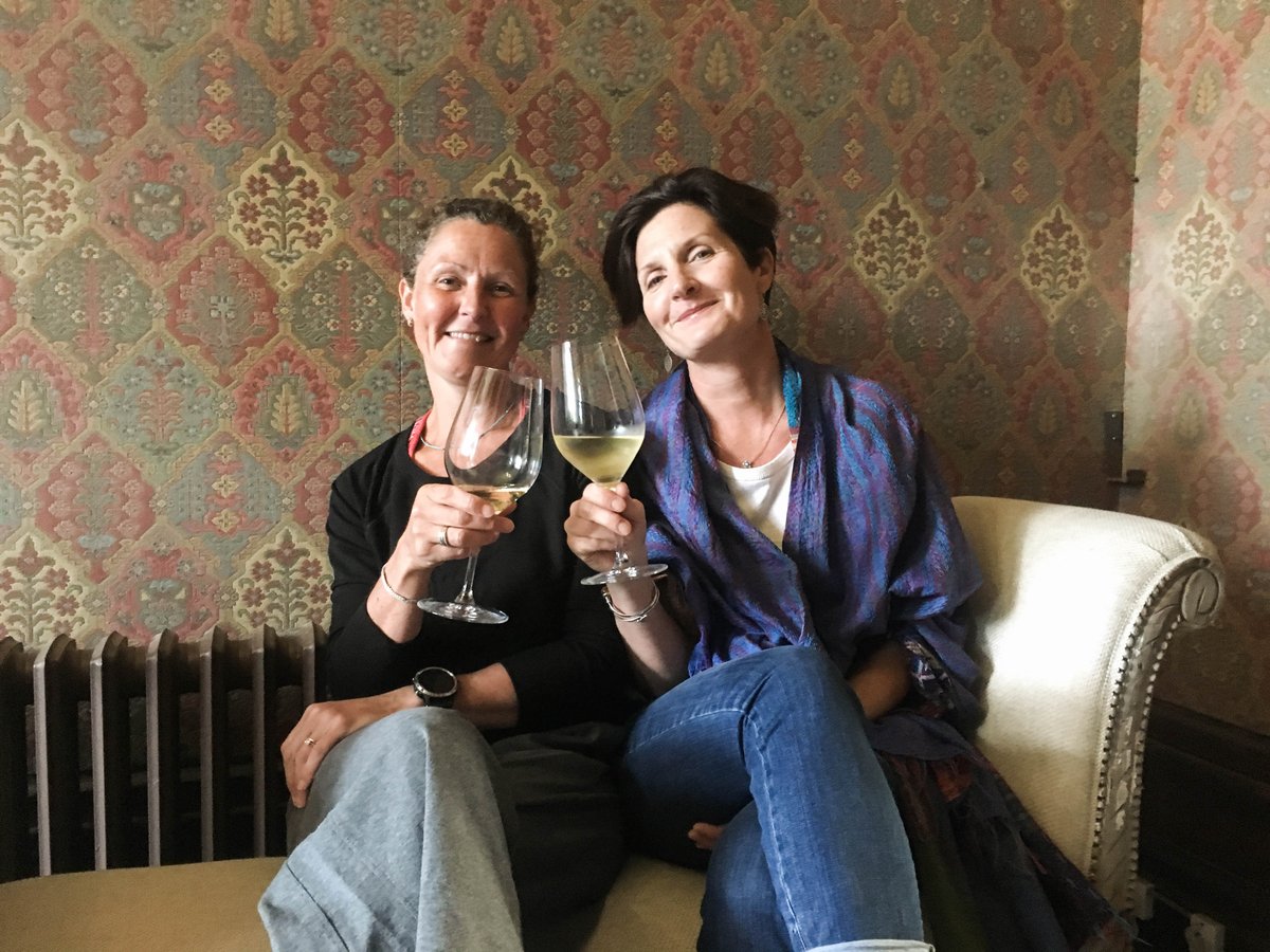 GroupEvolution_'s tweet image. Throughout your stay, all your meals and snacks are freshly prepared and served in our wood-panelled dining room. 

We will also consult with you to ensure that your dietary preferences are catered for! 🍊

#GroupEvolution #WellnessBreaks #HealthyEating #RebuildingPerformance