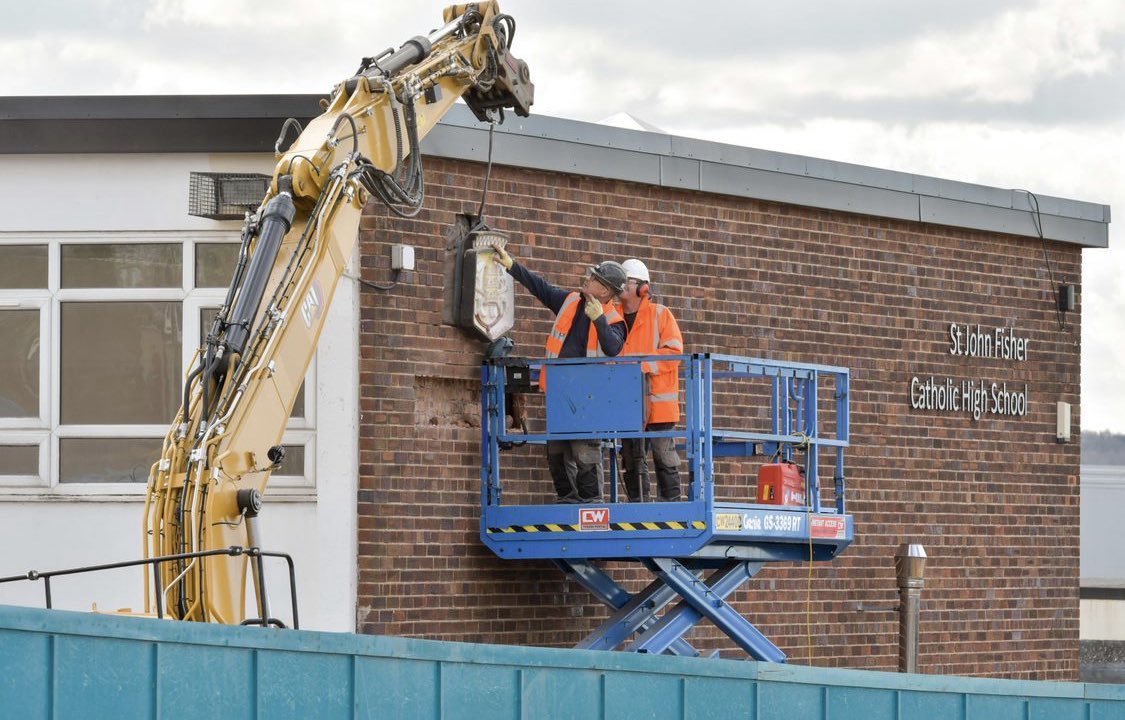 St_John_Fisher's tweet photo. 🦺 🏗️ Today, Wates carefully removed the original crest from the front of the building, preserving this piece of history for us so that it can be displayed in the future.
#sjfwigannewbuild #watesgroup #educationgovuk
@WatesGroup @educationgovuk https://t.co/cjX2rkX3B5