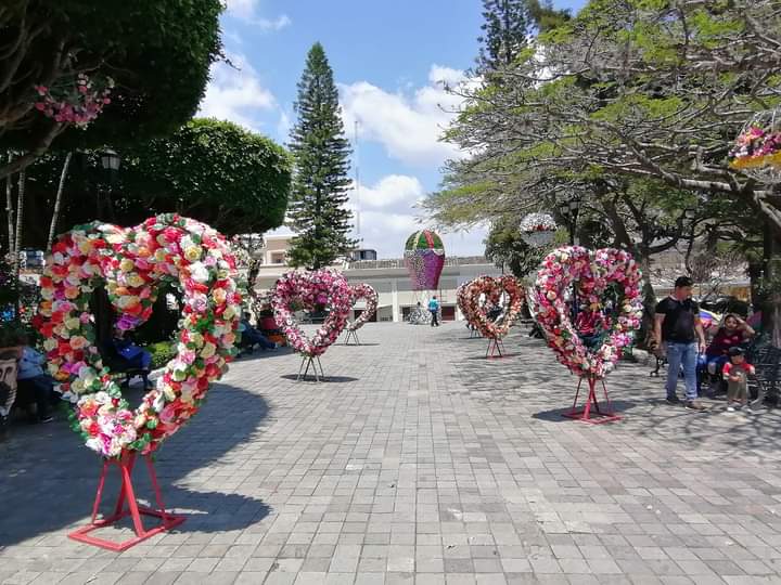 HDeLaCruzO's tweet photo. Hermosa la ciudad de #Comitandedominguez en #Chiapas
Una excelente opción para visitar y conocer sus alrededores, su gastronomía, cultura, sitios arqueológicos, ríos , lagos , lagunas y su gente.
Visite #Comitan en esta #SemanaSanta2023 les va a encantar! https://t.co/9DOOAw3ZGb