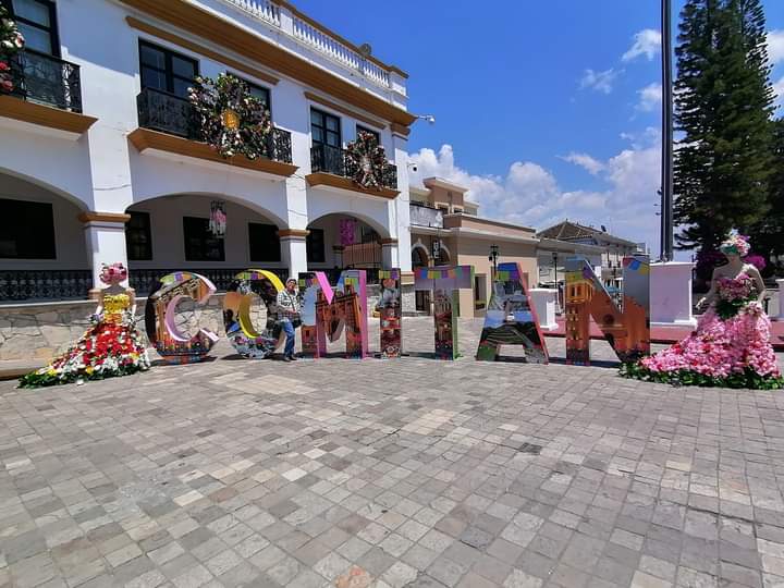 HDeLaCruzO's tweet photo. Hermosa la ciudad de #Comitandedominguez en #Chiapas
Una excelente opción para visitar y conocer sus alrededores, su gastronomía, cultura, sitios arqueológicos, ríos , lagos , lagunas y su gente.
Visite #Comitan en esta #SemanaSanta2023 les va a encantar! https://t.co/9DOOAw3ZGb