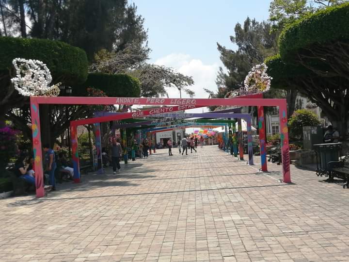 HDeLaCruzO's tweet photo. Hermosa la ciudad de #Comitandedominguez en #Chiapas
Una excelente opción para visitar y conocer sus alrededores, su gastronomía, cultura, sitios arqueológicos, ríos , lagos , lagunas y su gente.
Visite #Comitan en esta #SemanaSanta2023 les va a encantar! https://t.co/9DOOAw3ZGb