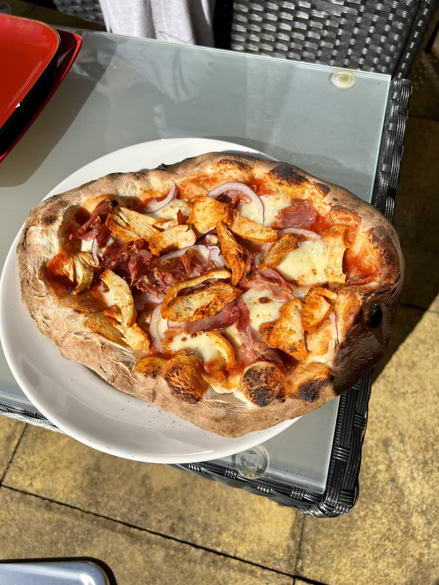 HolmesAllotment's tweet photo. Some rustic cooking πππ all delicious just lacking finesse π€£ππ» #ooni #OoniHQ #pizza #garlicbread #homecooking #foodie #foodporn #uk #rusticfood https://t.co/s9DVtV52Bx