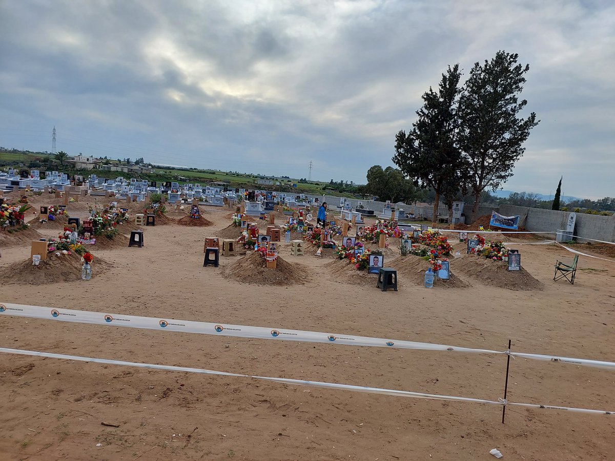 Ölüm bir eve girince sağ kalanları da biraz öldürüyor dedi Peyami Safa..siz Kıbrıs ı öldürdünüz ada can çekişiyor  sayenizde. Bu katliamda parmağı olan herkes yargılansın #isiashepsiyargılansın