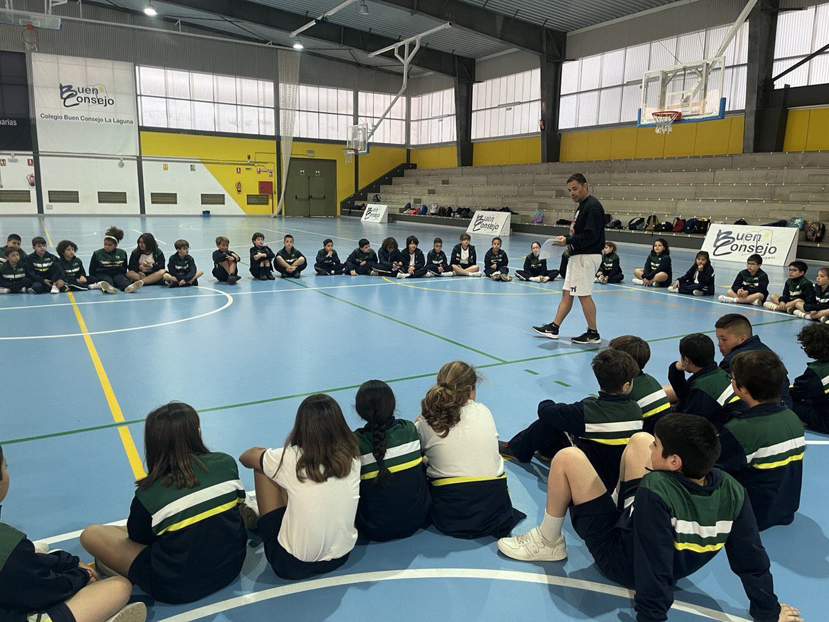 buenconsejoll's tweet photo. Nueva jornada #TEI entre tutores/as y tutorizados/as de 5º y 3º de Primaria. En pro de estrechar los vínculos de confianza, esta vez se llevó a cabo una divertida y entretenida sesión de Acrossport.
El #BuenConsejo #LaLaguna por una #Escuela libre de #AcosoEscolar 
#stopbullying https://t.co/VEmaYEFHvF
