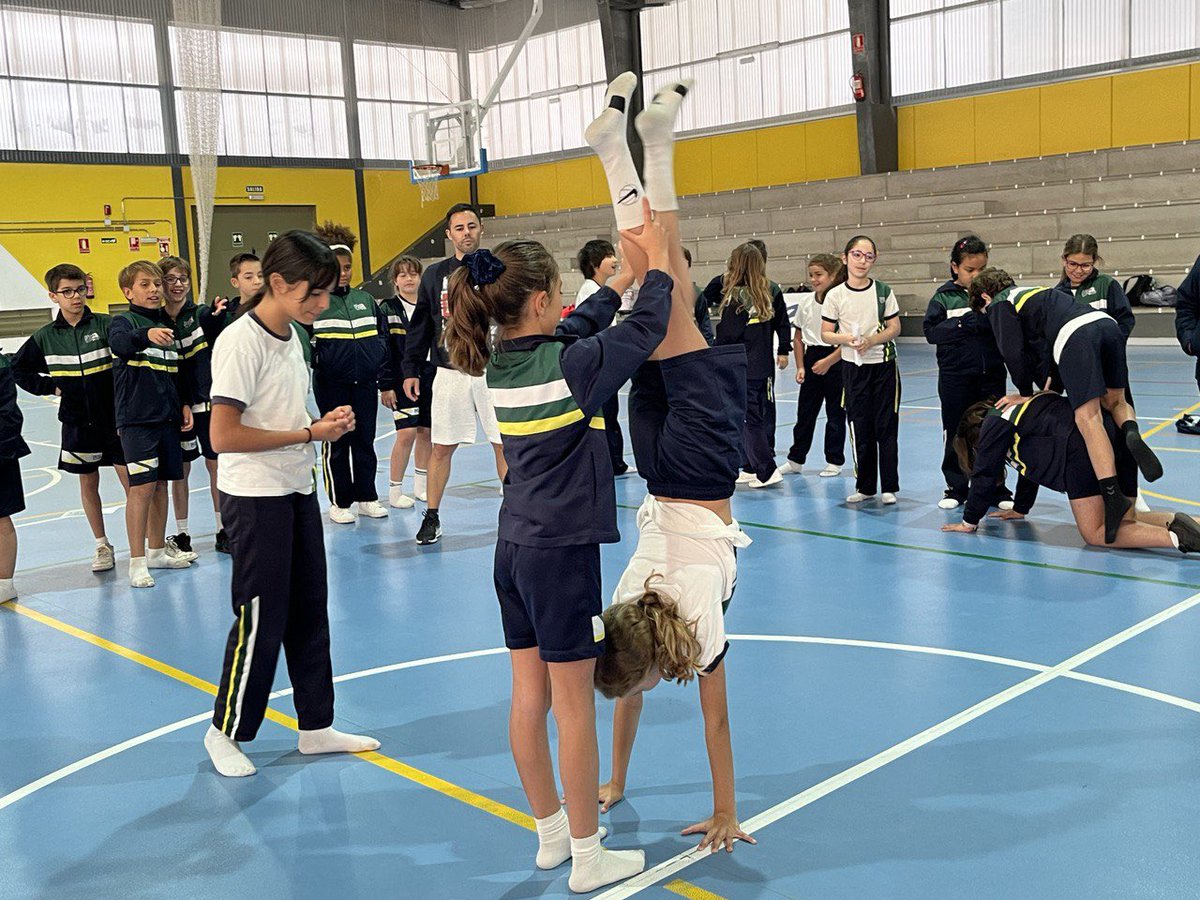 buenconsejoll's tweet photo. Nueva jornada #TEI entre tutores/as y tutorizados/as de 5º y 3º de Primaria. En pro de estrechar los vínculos de confianza, esta vez se llevó a cabo una divertida y entretenida sesión de Acrossport.
El #BuenConsejo #LaLaguna por una #Escuela libre de #AcosoEscolar 
#stopbullying https://t.co/VEmaYEFHvF