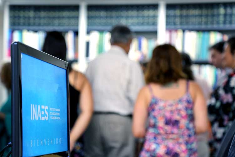 A través de sus redes sociales, el Instituto Nacional de Asociativismo y Economía Social (INAES) informó que se encuentra fuera de servicio de forma momentánea las líneas telefónicas de la entidad. bit.ly/40ijTVP