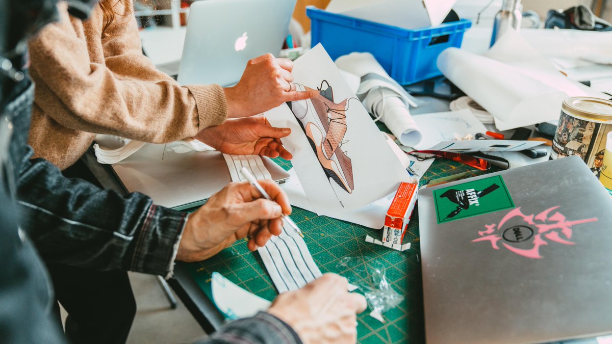 ParisDesignWeek's tweet image. Saviez-vous que @Decathlon est concepteur depuis 1986 ? 🤔

La marque, qui emploie aujourd’hui l’un des plus importants studios de design en France, s’associe à l&apos;édition 2023 de #ParisDesignWeek. À cette occasion, Decathlon dévoilera des pièces rarement présentées STAY TUNED!