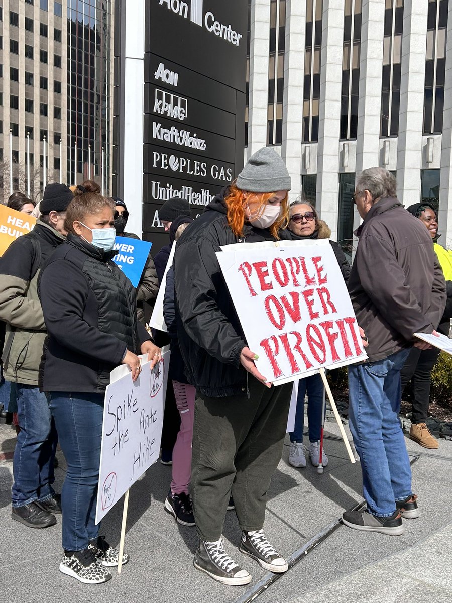 SEddy444's tweet photo. Chicagoans are rallying at the Peoples Gas Headquarters saying NO to another rate hike! Instead of wasting billions of dollars on unnecessary fossil fuel infrastructure, we need to invest in more efficient, affordable clean heat. #StopTheRateHike https://t.co/3eA9mkcD70