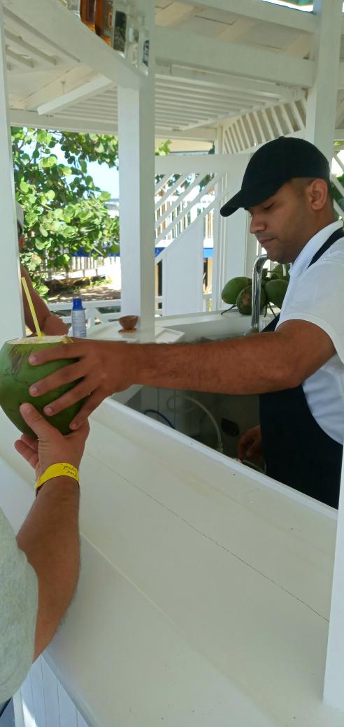 ClubTropicalVro's tweet photo. #Barplaya brindando servicio de 10:00 am a 6:00pm. Que esperas!!! No pierdas la oportunidad de disfrutar una exquisita bebida vista a nuestra hermosa #playa.
#siempre_tropical https://t.co/4HUwPOwqzQ