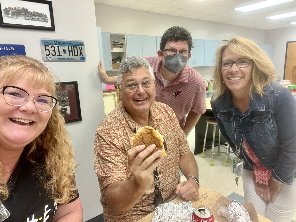 #GreatHappensHere #HappyTeachers @TommieBarfield #thankful for @CapriChristian church 4 cooking lunch 4 staff on Teacher Work Day! Burgers 🍔, hotdogs & Veggie burgers! Yum! @tbeMUSIC1 @beauvaisCCPS @SchnellerMs @collierschools