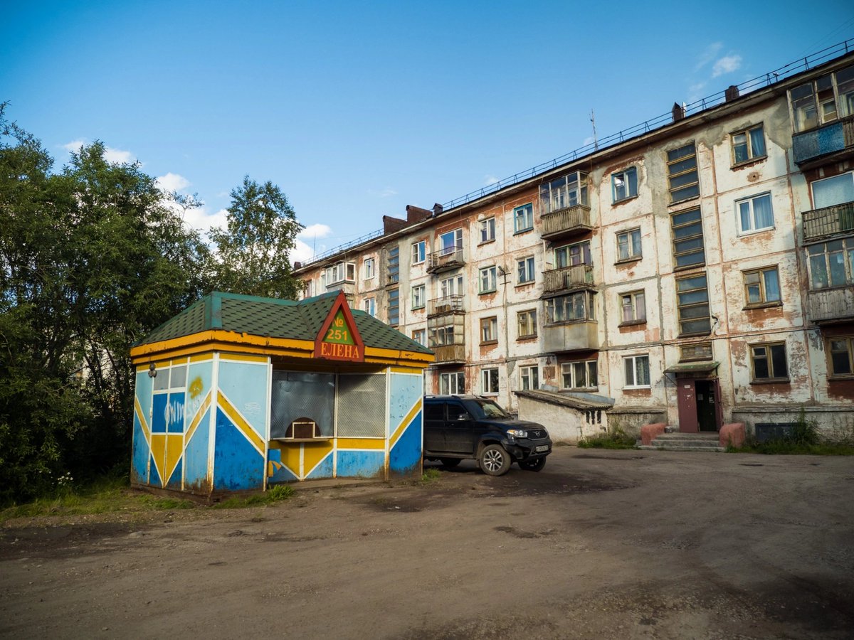 yebenya's tweet photo. Уральские города от Воркуты до Челябинска в одном путешествии. 

Наш подписчик разрабатывает игру «By-place» про российскую глубинку с фотореалистичной графикой. Глянуть можно здесь: @Byplacegame 
 
#yebenyavirtual 
#byplacegame https://t.co/DSU4DpwsO3