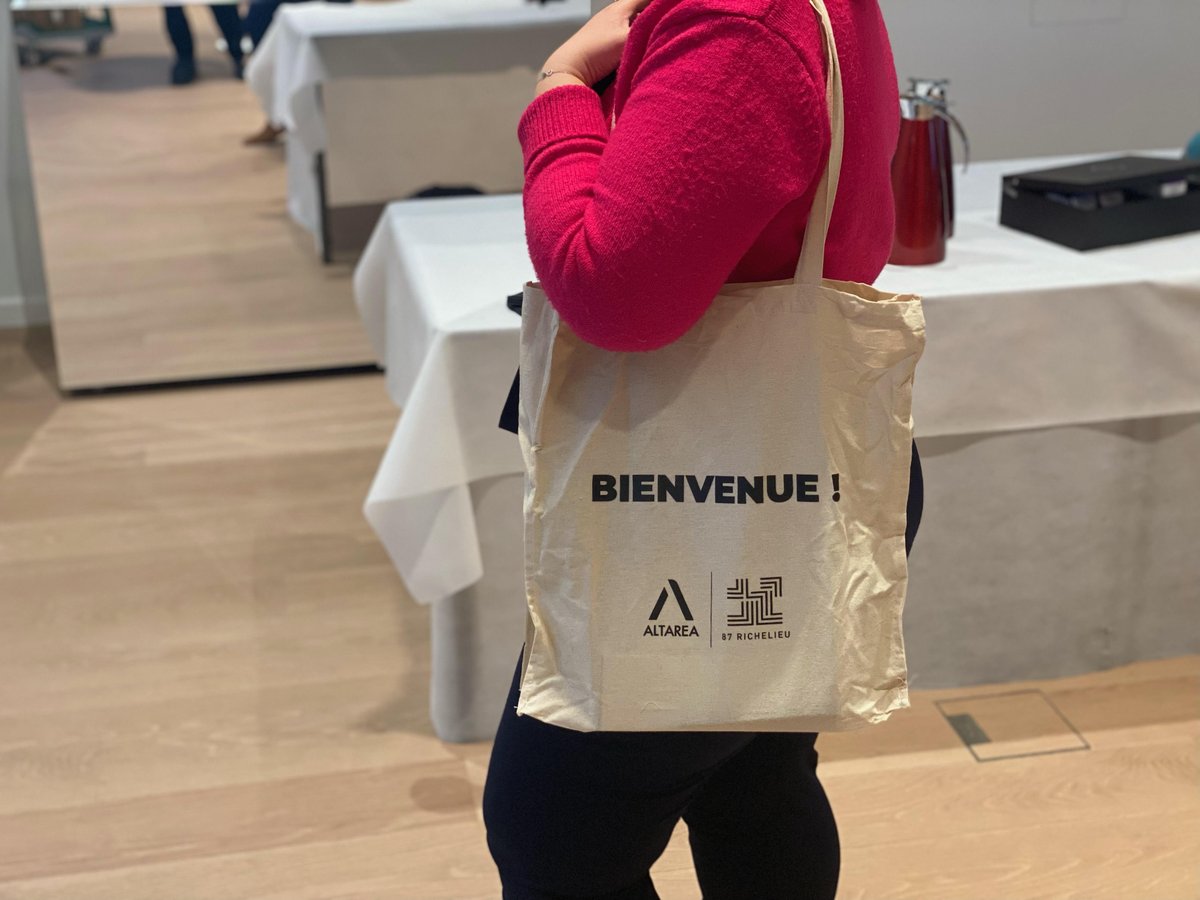 altarea_groupe's tweet photo. Ça y est ! Après avoir rejoint Altarea il y a quelques semaines, les équipes de @Woodeum emménagent aujourd’hui au 87 Richelieu, siège du Groupe.
Nous sommes très heureux d’agrandir la #TeamAltarea et souhaitons une bonne installation aux collaborateurs de Woodeum ! 🙌. https://t.co/0vtceI274m