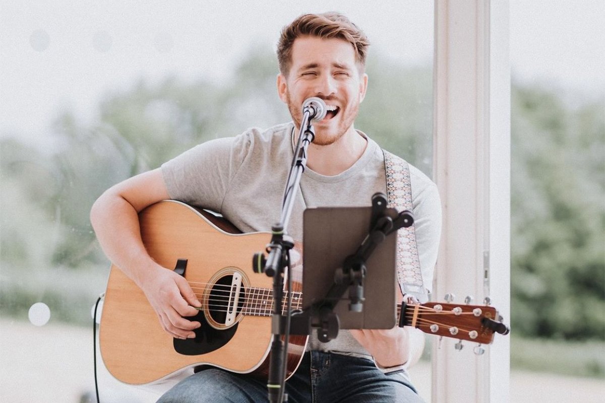 alivenetwork's tweet image. Introducing Marcello Michael  ⭐ ⭐ featured acoustic singer guitarist 🎵 🎤 🎸 Bringing chilled acoustic vibes for your afternoon drinks reception, with songs from Ed Sheeran to Adele and The Beatles to Elvis.
👉 AliveNetwork.com/Marcello-Micha…

#weddingmusic #weddingsinger