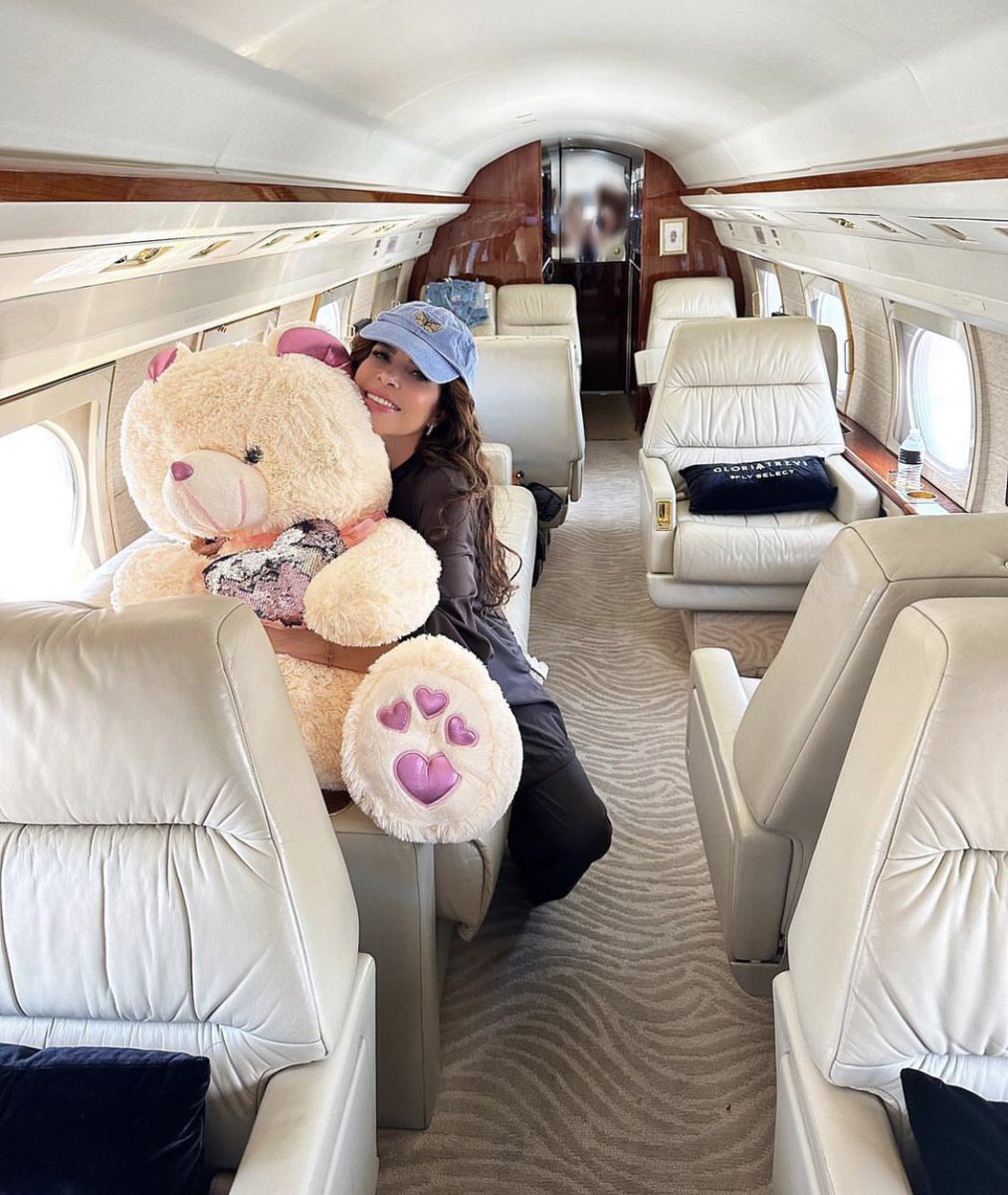 GloriaTrevi's tweet image. Gracias por todos sus regalos, sus flores, sus cartas, pulseras, chamarras, su amor, su apoyo!!! amo!!!!🥰🥰🥰🥰