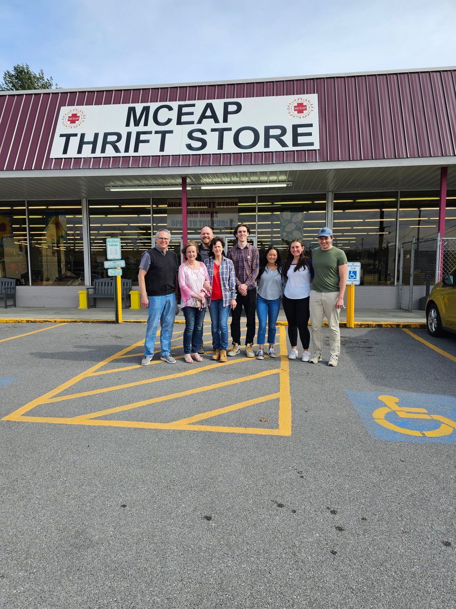 colleyarch's tweet photo. For our March excursion, we volunteered for the Montgomery County Emergency Assistance Program (MCEAP)! We had a blast knocking several projects off the list to improve their store. #UtProsim #volunteer https://t.co/yxphk64SSL
