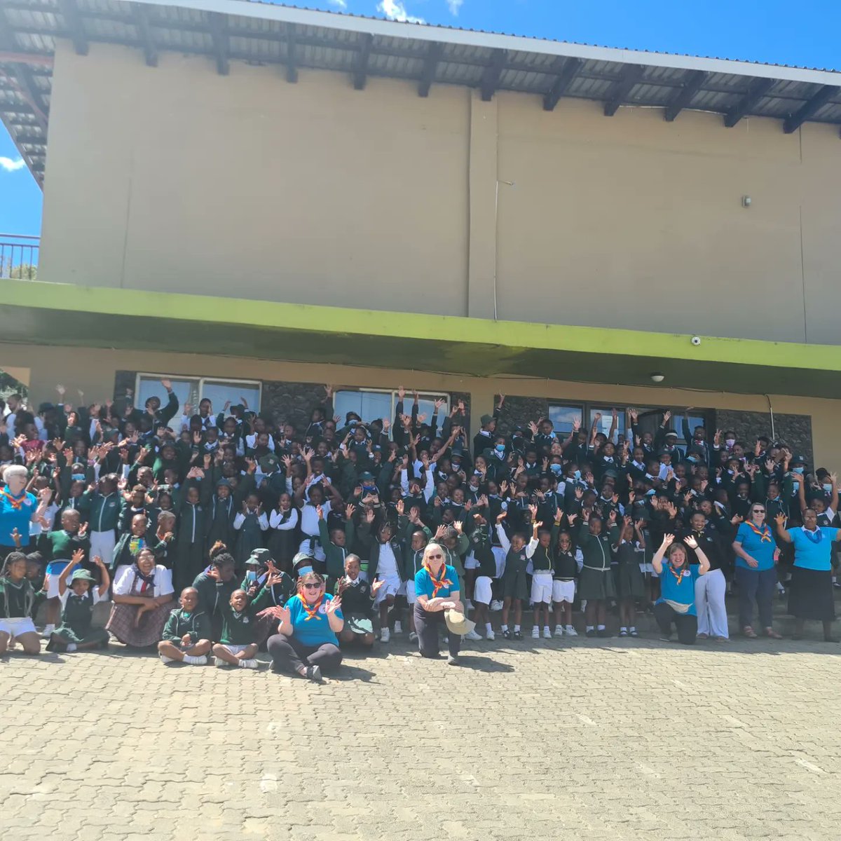 2023Topaz's tweet photo. Well what a very busy day 3 - We started our day at Hq then visited makoanyane square for the ww1 and ww2 memorials then went to tiny tots school where we've done some singing and dancing the girls loved it then visited the British high commissioner his excellency Harry Macdonald https://t.co/1bAy94AgxH