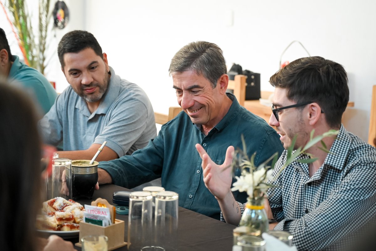GatoFernandezOK's tweet photo. Comencé la semana compartiendo un desayuno con el candidato a intendente de Justo Daract, Pablo Ottogalli. Conversamos sobre los temas que preocupan a la comunidad.
Le agradezco por esta reunión y por el acompañamiento que me transmitió para el desafío electoral del 11 de Junio. https://t.co/yatfLtnLhW