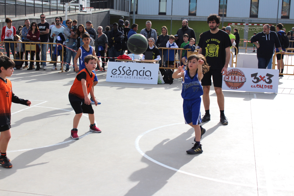 FCBQ's tweet photo. #3x3basquet🏀 / Gran estrena del Circuit 3x3 FCBQ a Caldes de Malavella

🔝 La 6a edició del Circuit arrenca amb una primera parada multitudinària amb més de 600 participants i 152 equips de totes les edats

📸 https://t.co/e3axhZa7zH
➡️ https://t.co/NsIWa9quO9 | #BàsquetCatalà https://t.co/dPXfCMhLfb
