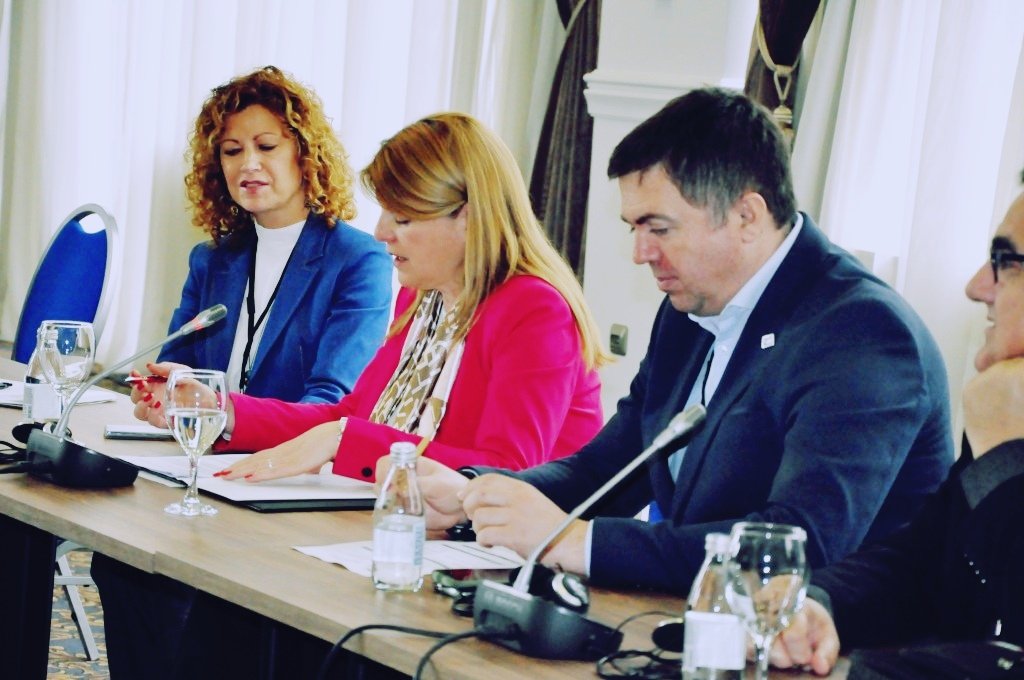 MOEPPMKD's tweet photo. MoE #Shukova: #nature protection & #biological #Diversity know no borders. We are actively involved in the Regional Platform for the Management of Large Carnivores in the #Dinaric-#Balkan-#Pindus Region. 🇲🇰, 🇷🇸, 🇲🇪, 🇭🇷, 🇸🇮, 🇧🇦, 🇦🇱, 🇽🇰, 🇧🇬, 🇬🇷 https://t.co/gt7139e9tD #environment https://t.co/6ONkmMJSFE