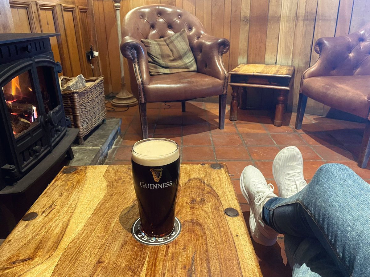 JamieTarrant's tweet photo. Pub with a lit fireplace? Perfect way to finish off what has been a very pleasant Monday. 🍻 #CheersEveryone https://t.co/GPgrri6HsR
