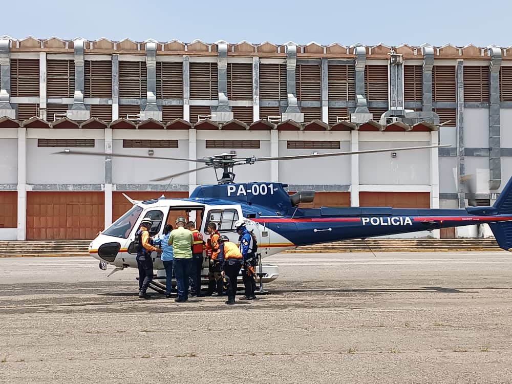 Ciudadmcyofic's tweet photo. Es importante mencionar que 180 personas pertenecientes a los Bomberos Forestales, Bomberos de Aragua, Protección Civil,  Guardaparques y Voluntarios trabajaron arduamente para mitigar los incendios en esta "Operación Llovizna" 

@Soykarinacarpio 

 #NiCorrupciónNiGuarimbas https://t.co/DzG0pgwfJv