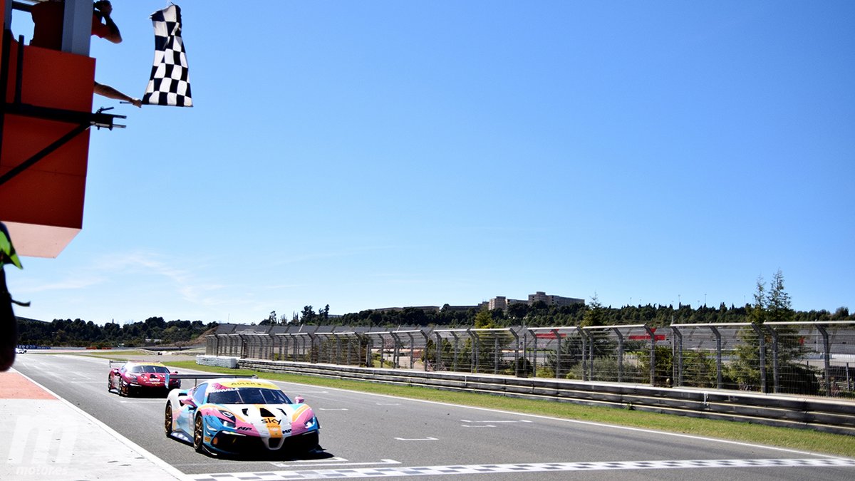 #Motorsport | Eliseo Donno arrasa en el inicio de la Ferrari Challenge 2023 en Cheste

bit.ly/40FLdxm

@FerrariRaces @CircuitValencia @Josemivn #FerrariChallenge #FerrariRaces #FerrariCorseClienti #488ChallengeEVO