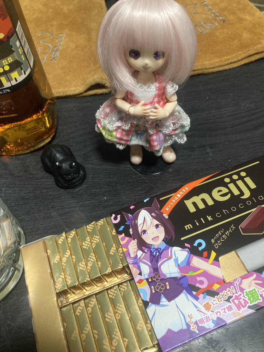 kuronekoCirno's tweet photo. #深夜のおやつドール一本勝負

「明治ミルクチョコレート」
スペちゃんバージョン

ウヰスキーは
昭和なトリス

BGMは、自分が作った音楽を聴きながら

この組み合わせヨイヨイ☺️

#あまむす

#ウヰスキー

#ドラムマシン
#サンプラー
#Emusystem
#SP12 https://t.co/sbv5jycoix
