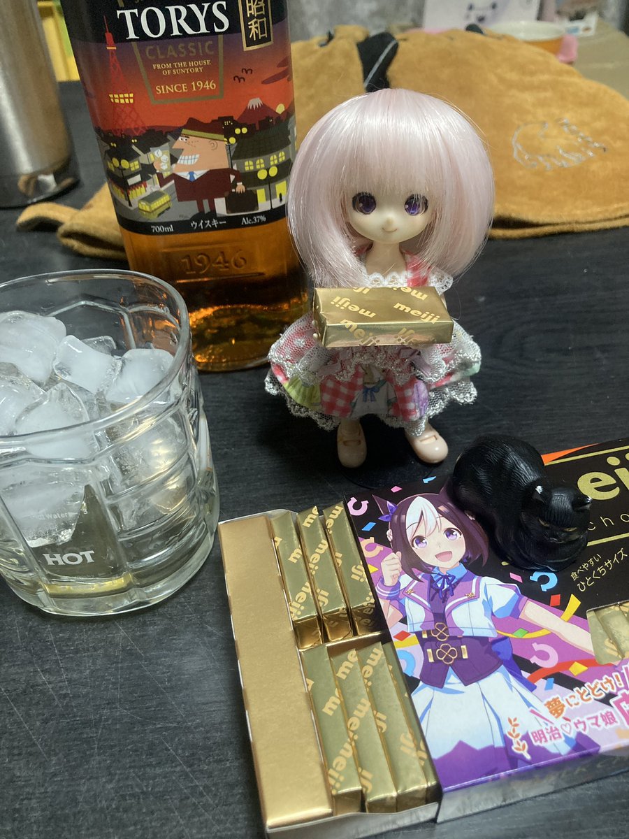 kuronekoCirno's tweet photo. #深夜のおやつドール一本勝負

「明治ミルクチョコレート」
スペちゃんバージョン

ウヰスキーは
昭和なトリス

BGMは、自分が作った音楽を聴きながら

この組み合わせヨイヨイ☺️

#あまむす

#ウヰスキー

#ドラムマシン
#サンプラー
#Emusystem
#SP12 https://t.co/sbv5jycoix