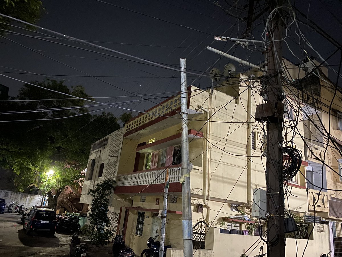 imGVishnu's tweet photo. It's been a month, no street light have been changed even though given multiple complaints. Location: Vidyanagar SRT COLONY street no.4 beside Lenskart showroom lane. @GHMCOnline @Director_EVDM @CommissionrGHMC @GadwalvijayaTRS @CEC_EVDM @MutaGopal @MutaJaisimha @Ae_Adikmet https://t.co/tXGxIM22Hv