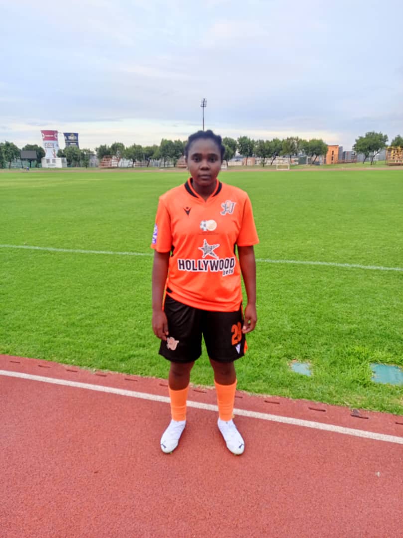 anfpg's tweet photo. #AlexSedieu, Footballeuse Internationale Gabonaise 🇬🇦 et membre du Comité Exécutif de l'#ANFPG a remporté hier, son premier trophée 🏆 avec son nouveau club @ujfootball ( #AfriqueduSud). Il s'agit de la #Coupe Women Diski Challenge.
👏🏽👏🏽#Félicitations Championne 💪🏽💪🏽 https://t.co/8erCqWsdkm