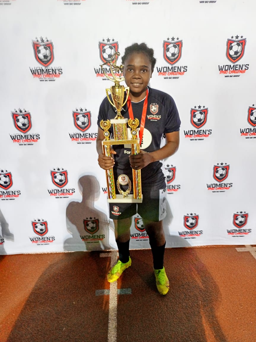 anfpg's tweet photo. #AlexSedieu, Footballeuse Internationale Gabonaise 🇬🇦 et membre du Comité Exécutif de l'#ANFPG a remporté hier, son premier trophée 🏆 avec son nouveau club @ujfootball ( #AfriqueduSud). Il s'agit de la #Coupe Women Diski Challenge.
👏🏽👏🏽#Félicitations Championne 💪🏽💪🏽 https://t.co/8erCqWsdkm