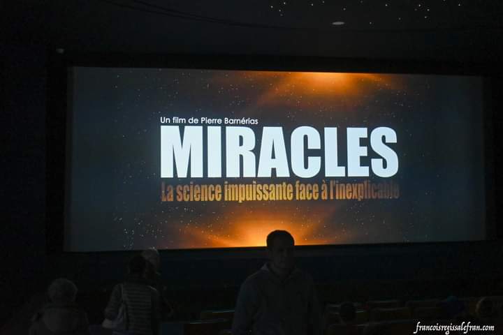 salefran's tweet photo. Extrait photos de l'avant première du dernier film de @BarneriasPierre 
Film "Miracles"
Au @LeGrandRex Paris 
Avec quelques participants du film. 
@Tprod75
#film #cinema #photos #avantpremiere #tprod #pierrebarnerias #miracles #grandrex https://t.co/KlyQyuhBYK